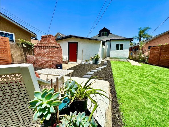 160 W 48th Street, Los Angeles CA 90037