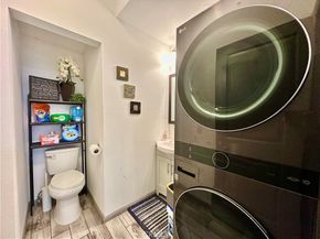 160 W 48th Street, Los Angeles CA 90037