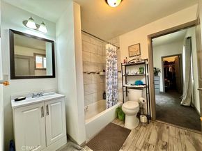 160 W 48th Street, Los Angeles CA 90037