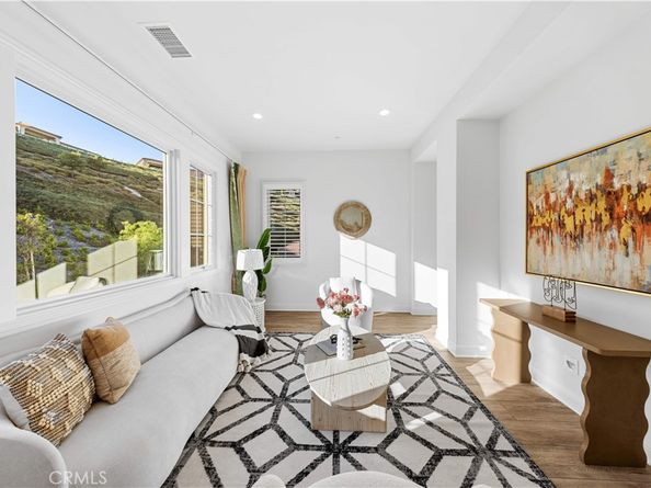 111 great oak, Irvine CA 92602