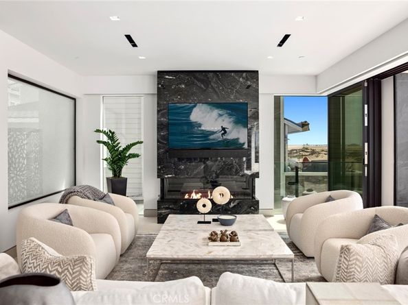706 W Oceanfront, Newport Beach CA 92661