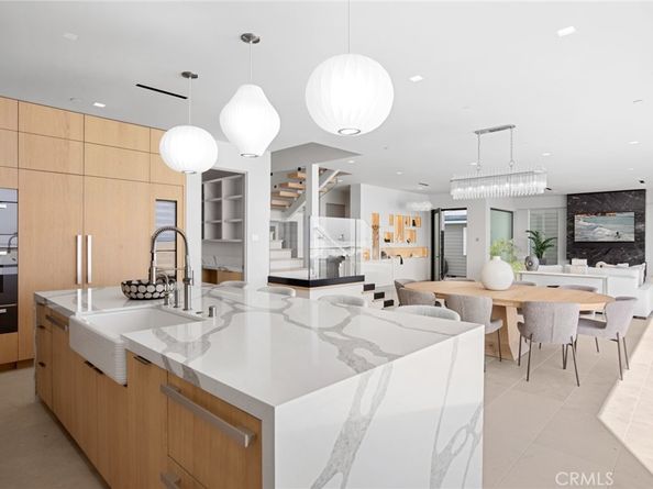 706 W Oceanfront, Newport Beach CA 92661