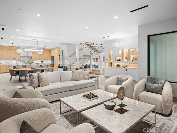 706 W Oceanfront, Newport Beach CA 92661