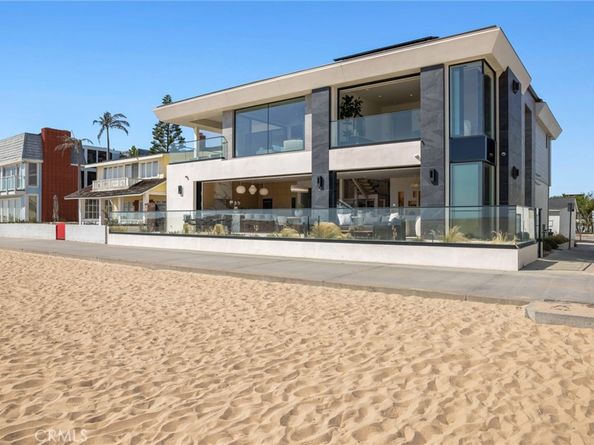 706 W Oceanfront, Newport Beach CA 92661
