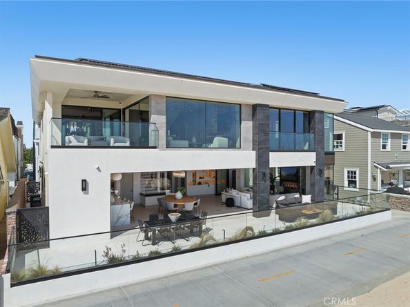 706 W Oceanfront, Newport Beach CA 92661