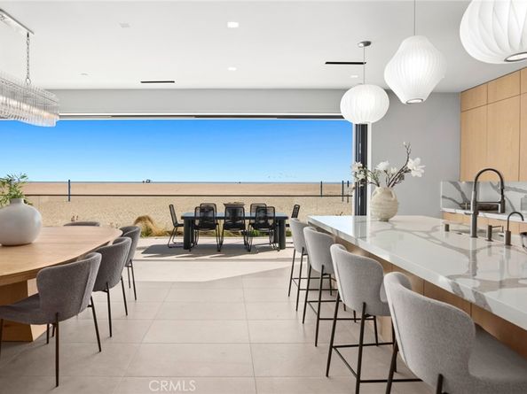 706 W Oceanfront, Newport Beach CA 92661