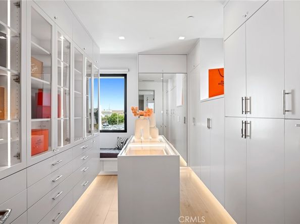 706 W Oceanfront, Newport Beach CA 92661