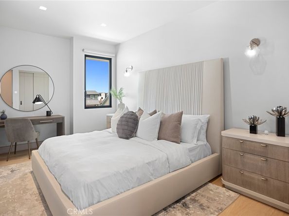 706 W Oceanfront, Newport Beach CA 92661