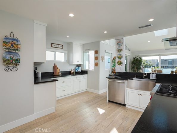 410 1/2 Poinsettia Avenue, Corona Del Mar CA 92625