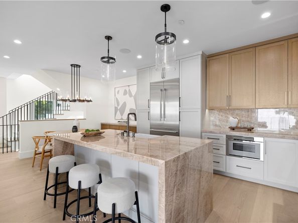 516 1/2 Larkspur (Rear Home) Avenue, Corona Del Mar CA 92625