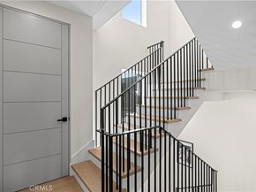 516 1/2 Larkspur (Rear Home) Avenue, Corona Del Mar CA 92625