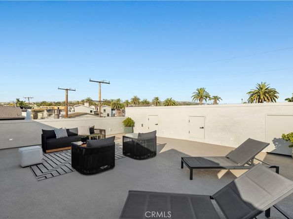 516 1/2 Larkspur (Rear Home) Avenue, Corona Del Mar CA 92625