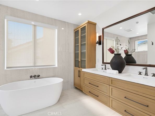 516 1/2 Larkspur (Rear Home) Avenue, Corona Del Mar CA 92625