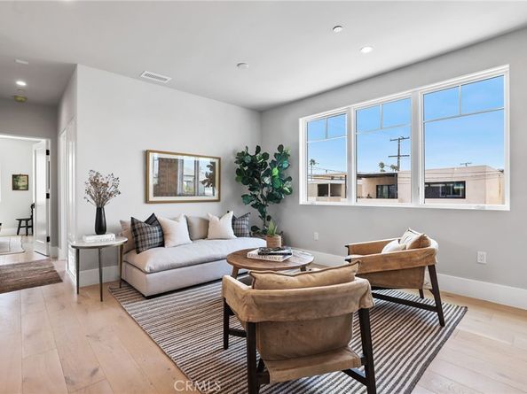 825 W Bay Avenue B, Newport Beach CA 92661