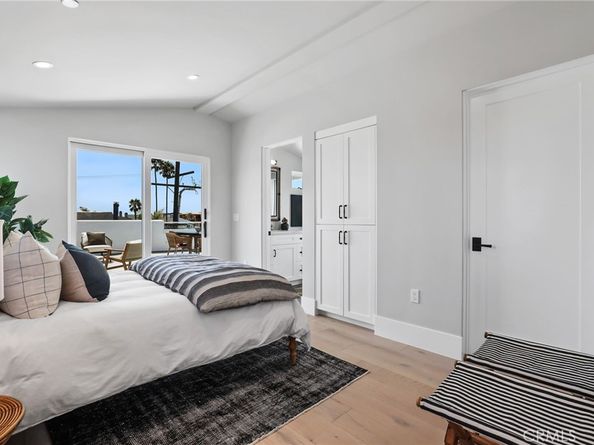 825 W Bay Avenue B, Newport Beach CA 92661