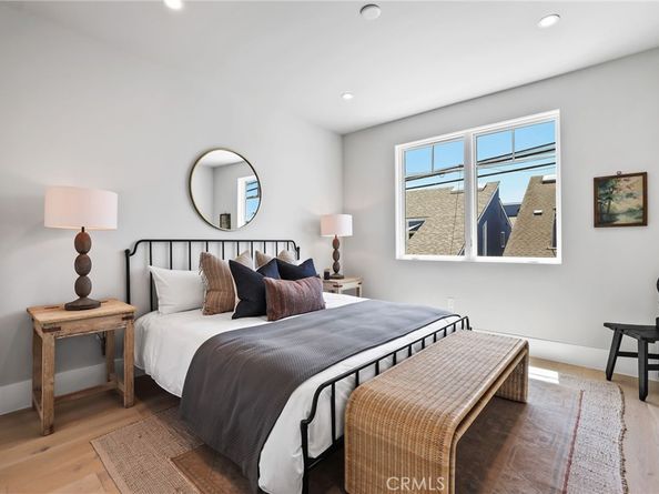 825 W Bay Avenue B, Newport Beach CA 92661