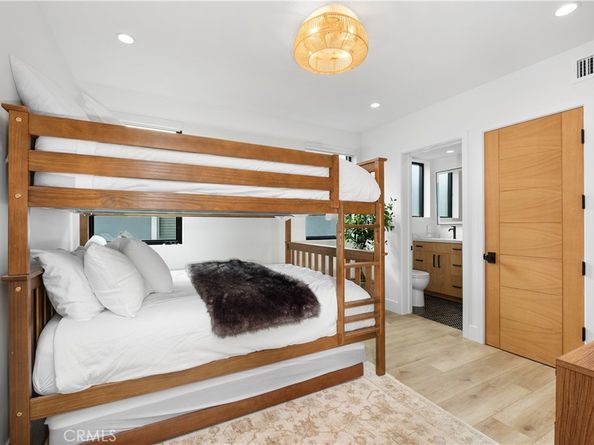 128 39th, Newport Beach CA 92663