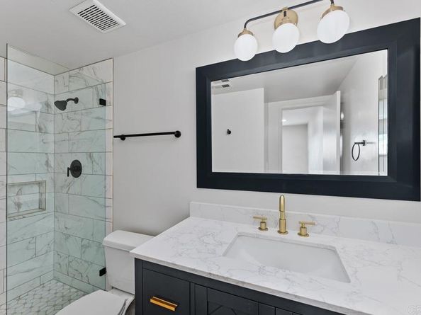 2352 Altisma Way 15, Carlsbad CA 92009