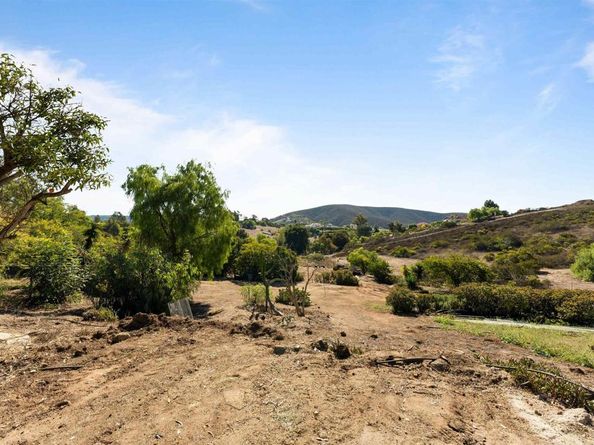 3781 Buena Creek Rd, Vista CA 92084