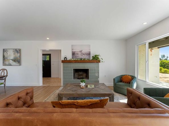 3781 Buena Creek Rd, Vista CA 92084