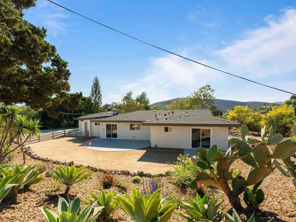 3781 Buena Creek Rd, Vista CA 92084