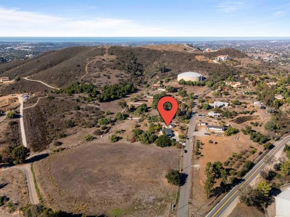 3781 Buena Creek Rd, Vista CA 92084
