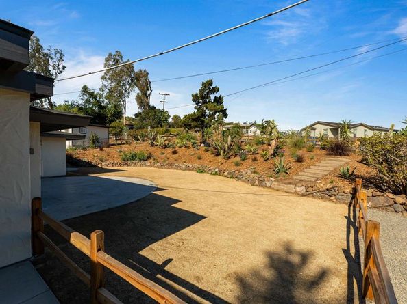 3781 Buena Creek Rd, Vista CA 92084