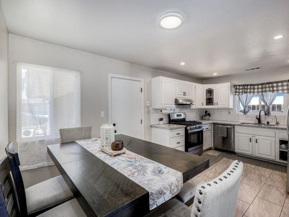 924 Daisy Street, Escondido CA 92027