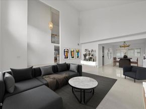 2222 Pier Avenue, Santa Monica CA 90405