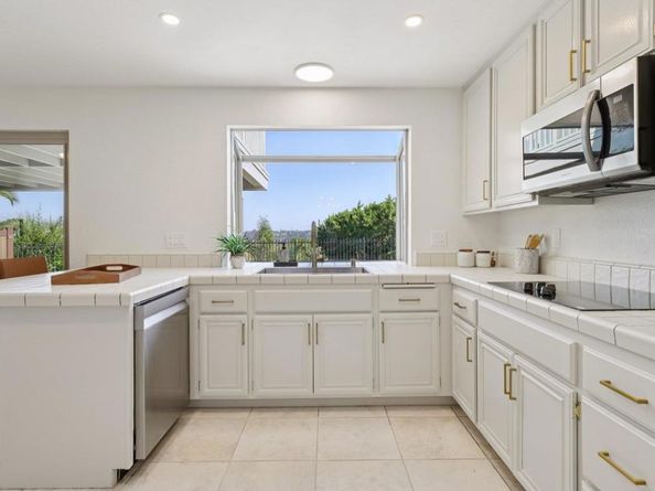1895 Laurel Road, Oceanside CA 92054