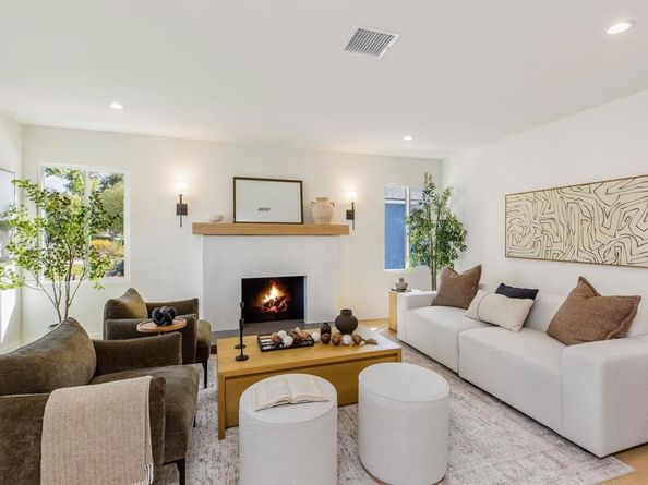 14362 Collins St, Sherman Oaks CA 91401