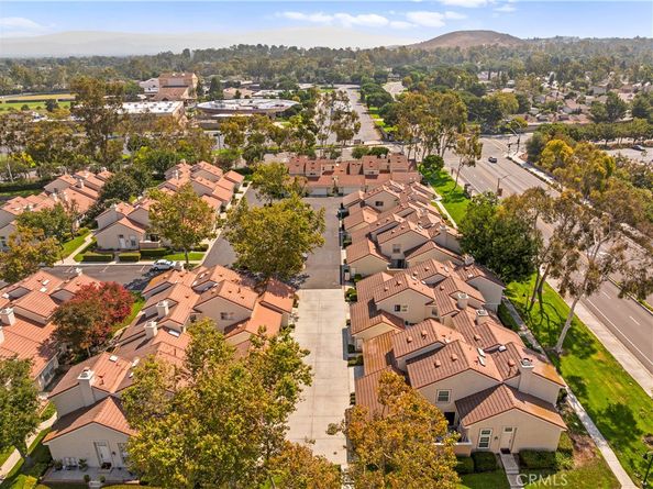 16 Wellesley 2, Irvine CA 92612