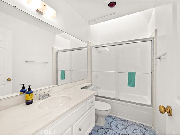 16 Wellesley 2, Irvine CA 92612