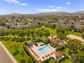 16 Wellesley 2, Irvine CA 92612