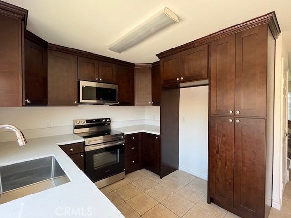2951 S Sycamore Street C, Santa Ana CA 92707