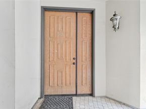 850 N Croft 301, Los Angeles CA 90069