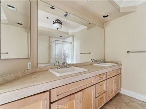 850 N Croft 301, Los Angeles CA 90069