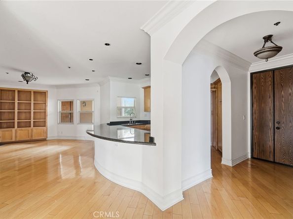850 N Croft 301, Los Angeles CA 90069