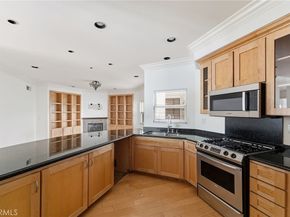850 N Croft 301, Los Angeles CA 90069