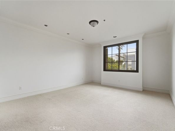 850 N Croft 301, Los Angeles CA 90069