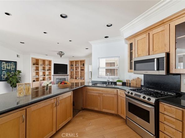 850 N Croft 301, Los Angeles CA 90069