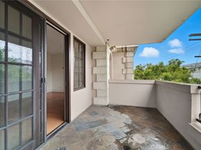850 N Croft 301, Los Angeles CA 90069