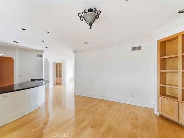 850 N Croft 301, Los Angeles CA 90069