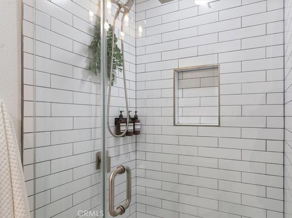 2207 - 2009 Apex Avenue, Los Angeles CA 90039