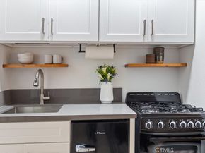 2207 - 2009 Apex Avenue, Los Angeles CA 90039