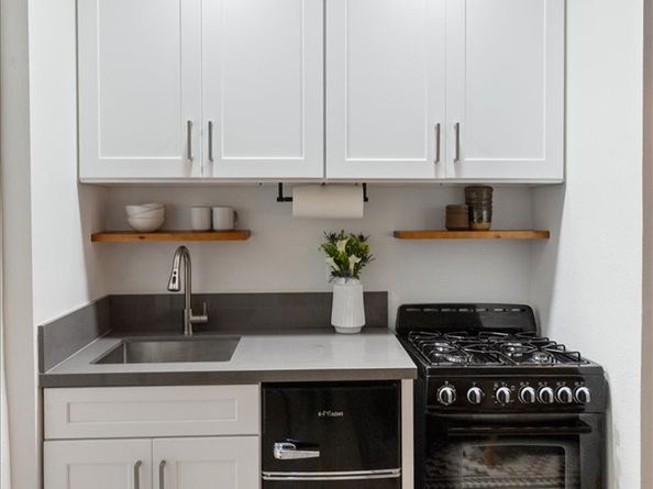 2207 - 2009 Apex Avenue, Los Angeles CA 90039