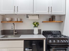 2207 - 2209 Apex Avenue, Los Angeles CA 90039