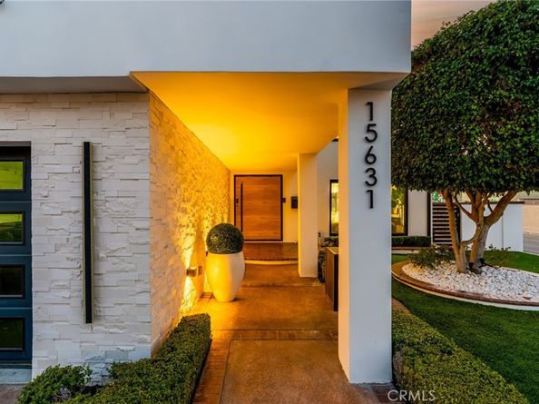 15631 Sunburst Lane, Huntington Beach CA 92647