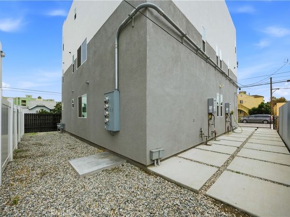 6919 S Menlo, Los Angeles CA 90044