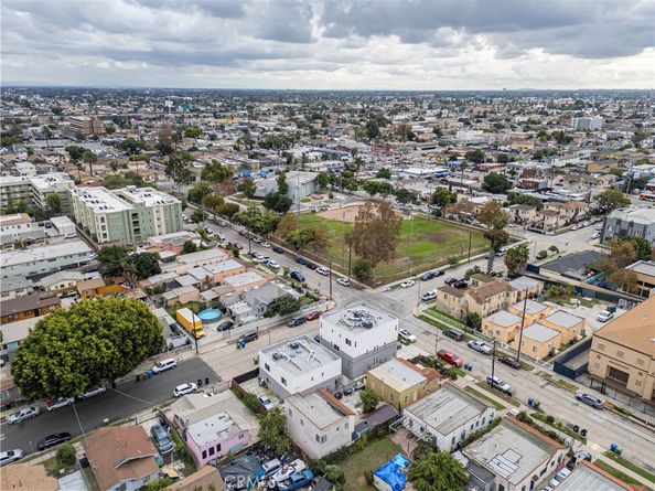 6919 S Menlo, Los Angeles CA 90044